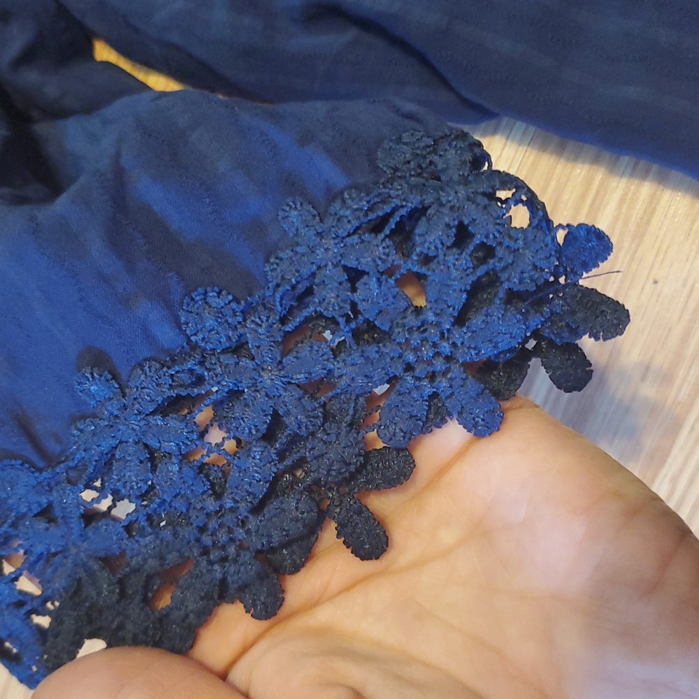 NWOT Elegant Navy Blue Lace Trim Blouse Medium - Picture 4 of 10